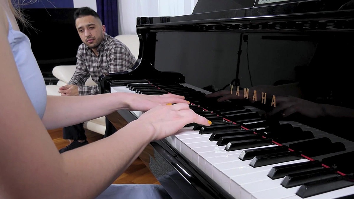 Amanda, Eliza Thorne, Kira Stone